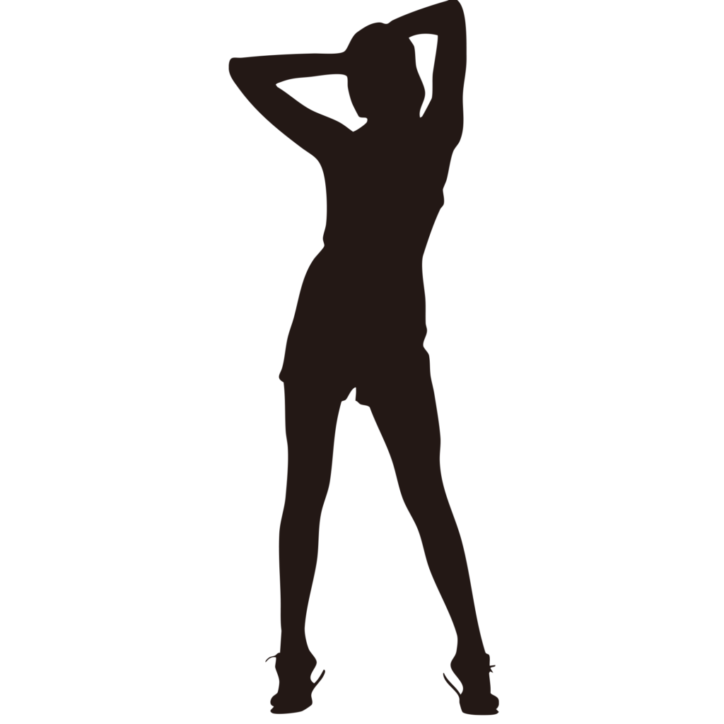 頭の後ろで腕を組み、堂々と立つ