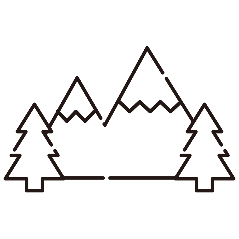 連なる山々と手前に並ぶ針葉樹を