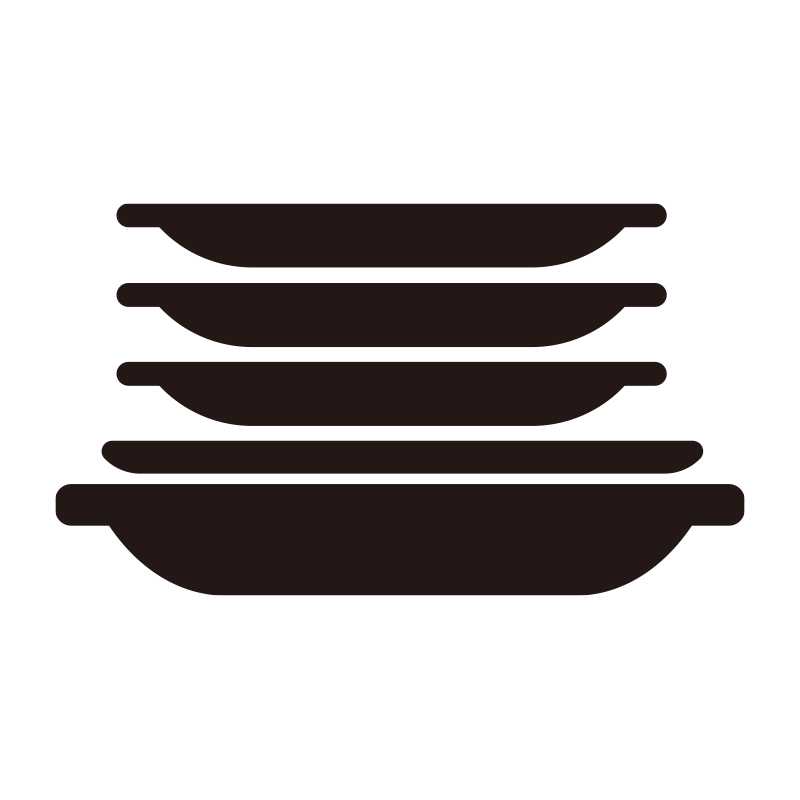 種類の異なるお皿が整然と積み重