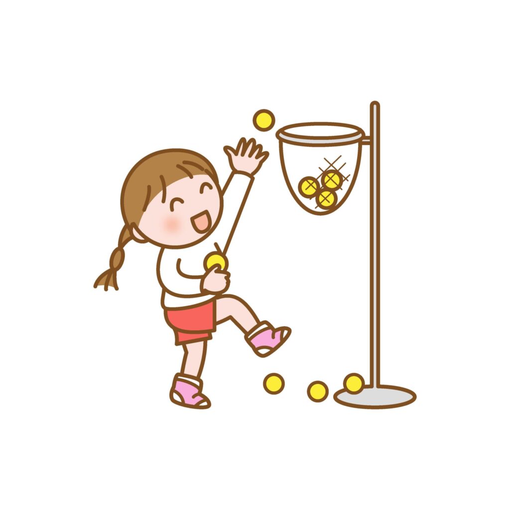 運動会の玉入れ競技をする子ども