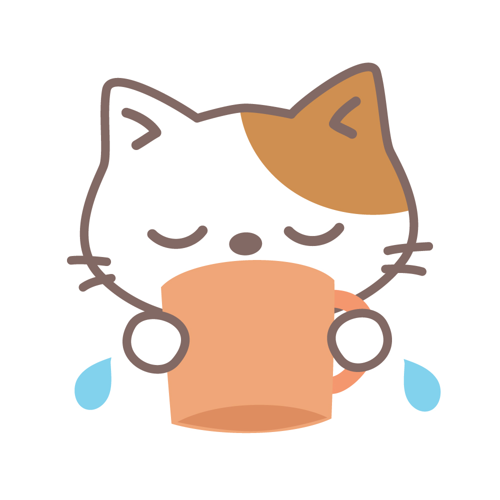マグカップで水を飲む茶白ねこの