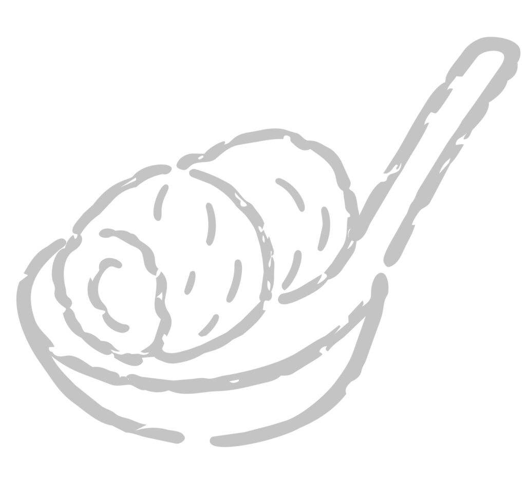おたまにのせたロールキャベツを